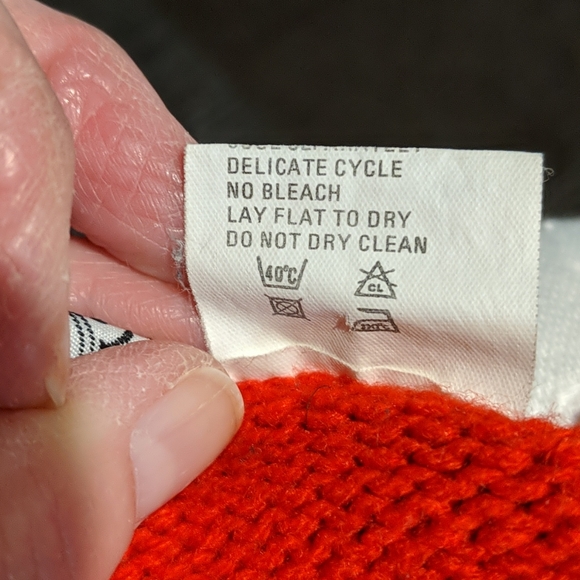 @Walt Disney Productions Sweater - Picture 4 of 7